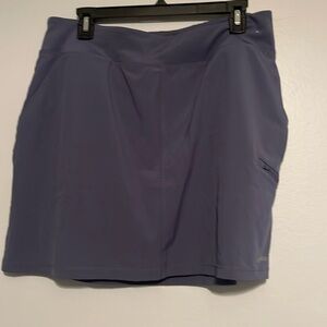 NWT skort large stretchy very cute line pattern with pockets and 1 zip pocket